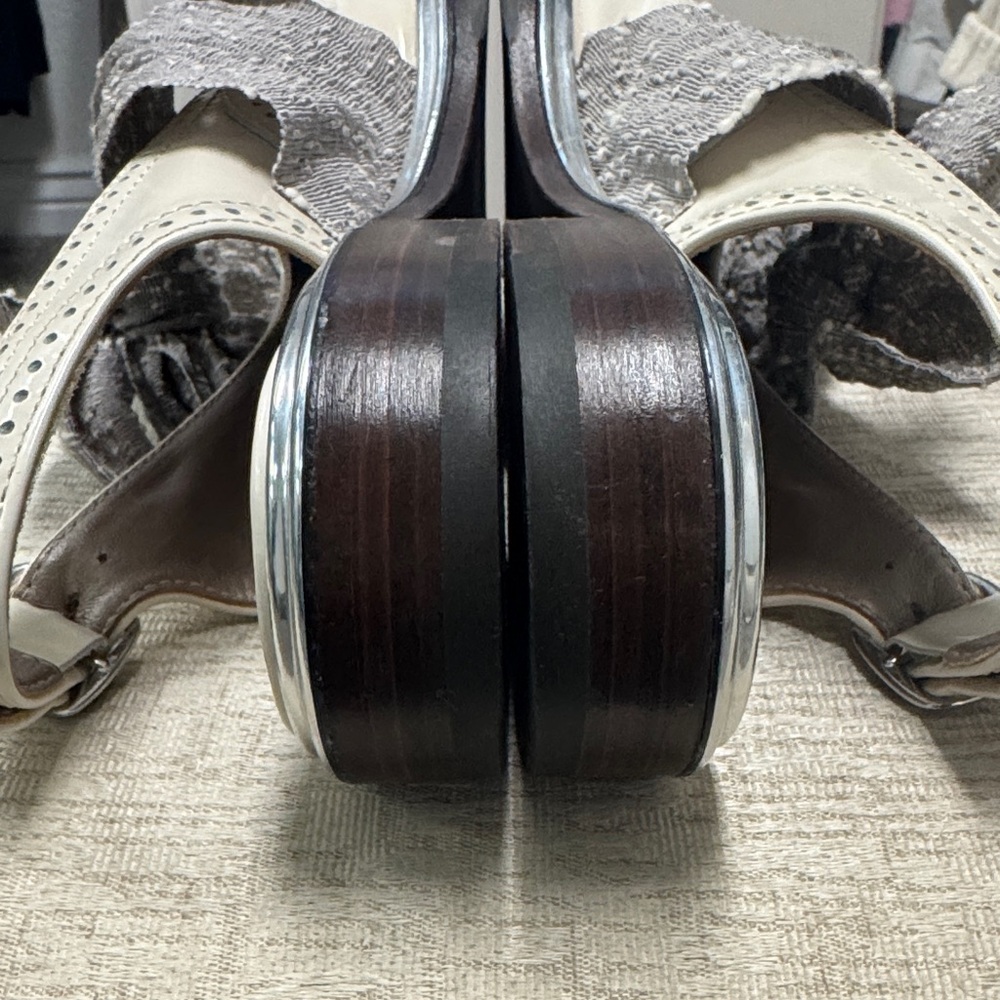 AGL Brogue’s Cream Patent Leather Bow Slingback Flats - Picture 6 of 9